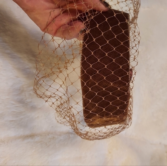 Vintage velvet with netting and velvet bow - Picture 5 of 11